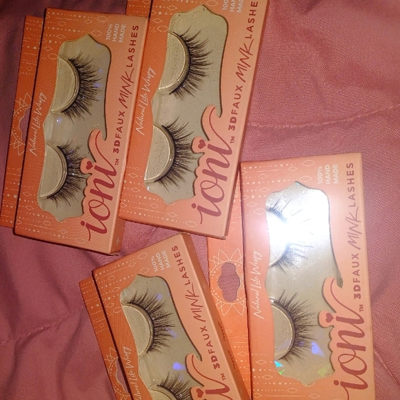(4) Natural Lite Wispy lashes by Ioni - Picture 3 of 3